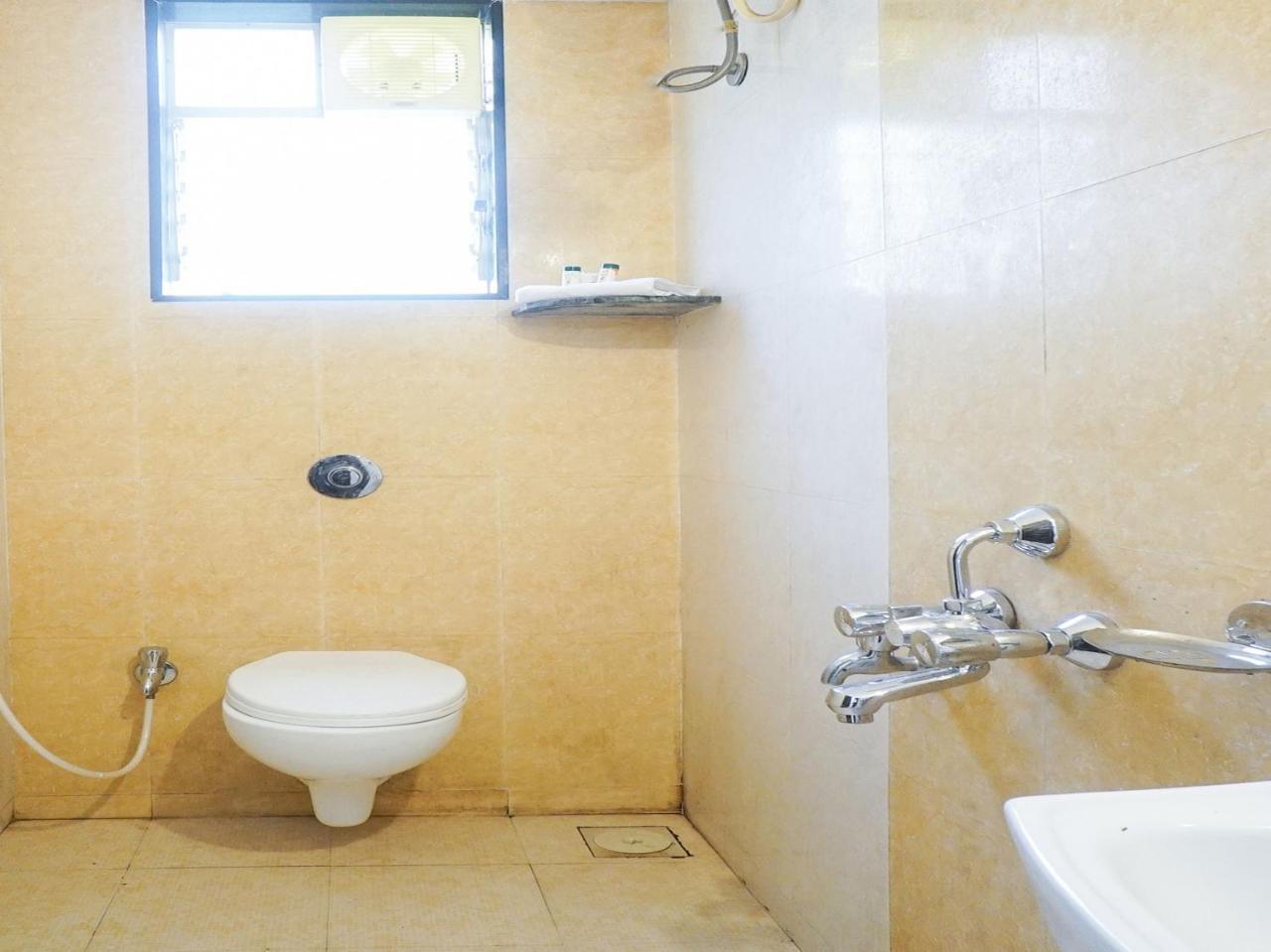 Oyo 14618 Scholars Hotel 3*