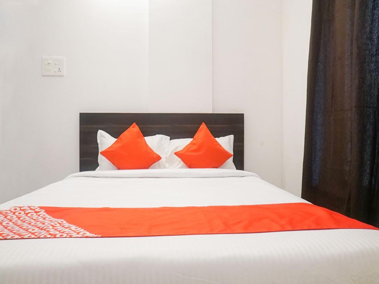 Oyo 14618 Scholars Hotel