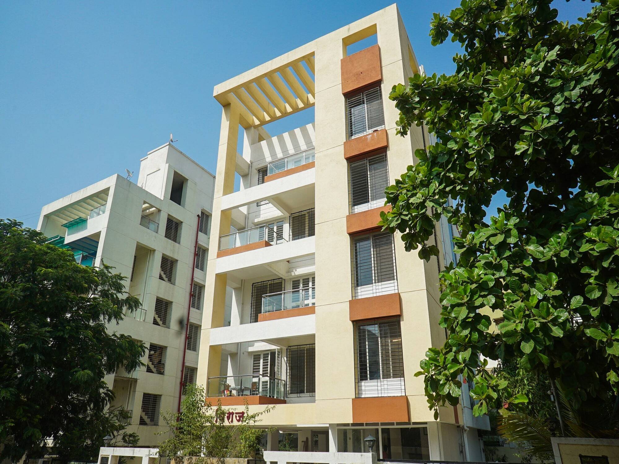 Oyo 14618 Scholars Hotel Pune